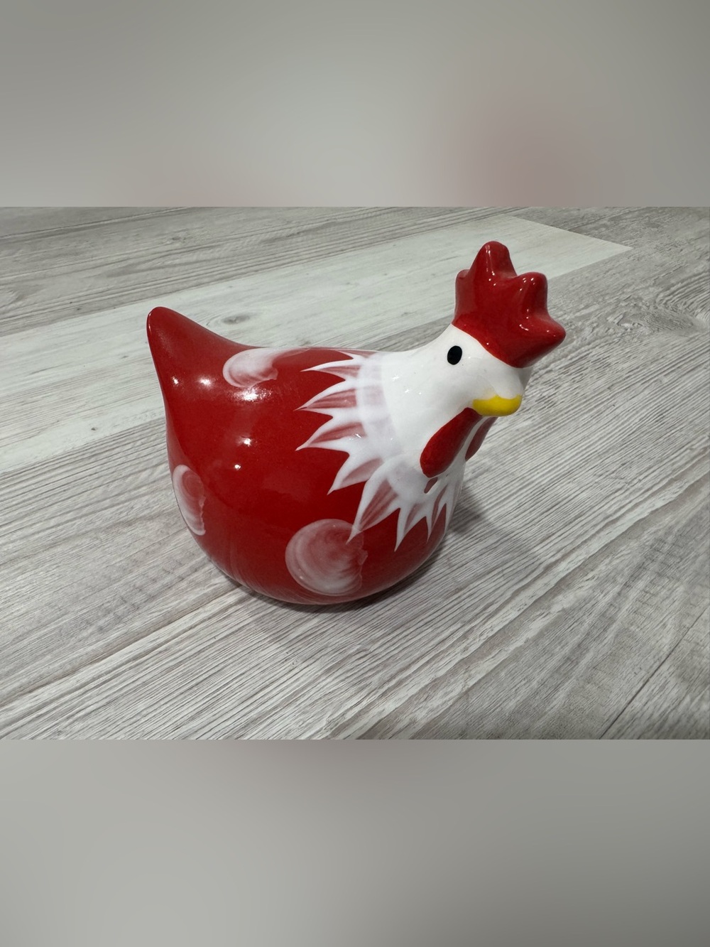 La Dolce Vita Hen House Collection Red & White Ceramic Hen Figurine Decor